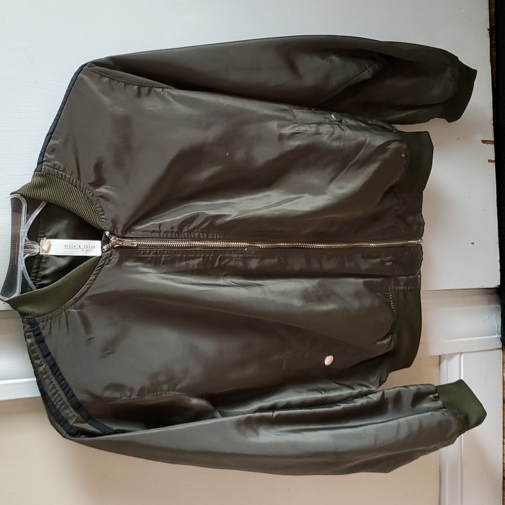 Lightweight bomber jacket